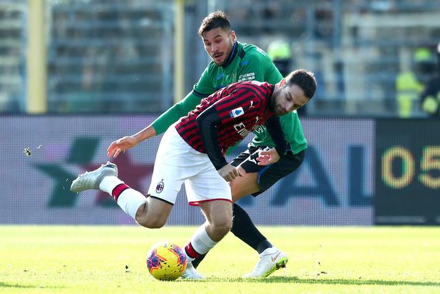 中国篮协官方:周琦加盟广东队 赵睿加盟新疆队