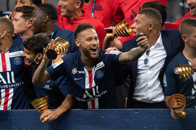 中国首场FIS室内滑雪赛事在深圳·前海冰雪世界启幕