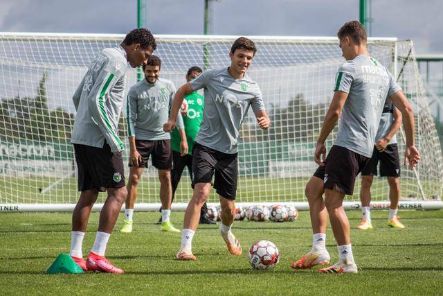 八村塁32+10詹姆斯23+14+12 湖人擒灰熊5连胜