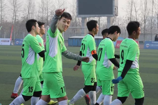 雄鹿大胜雷霆夺得NBA杯冠军 字母三双当选MVP